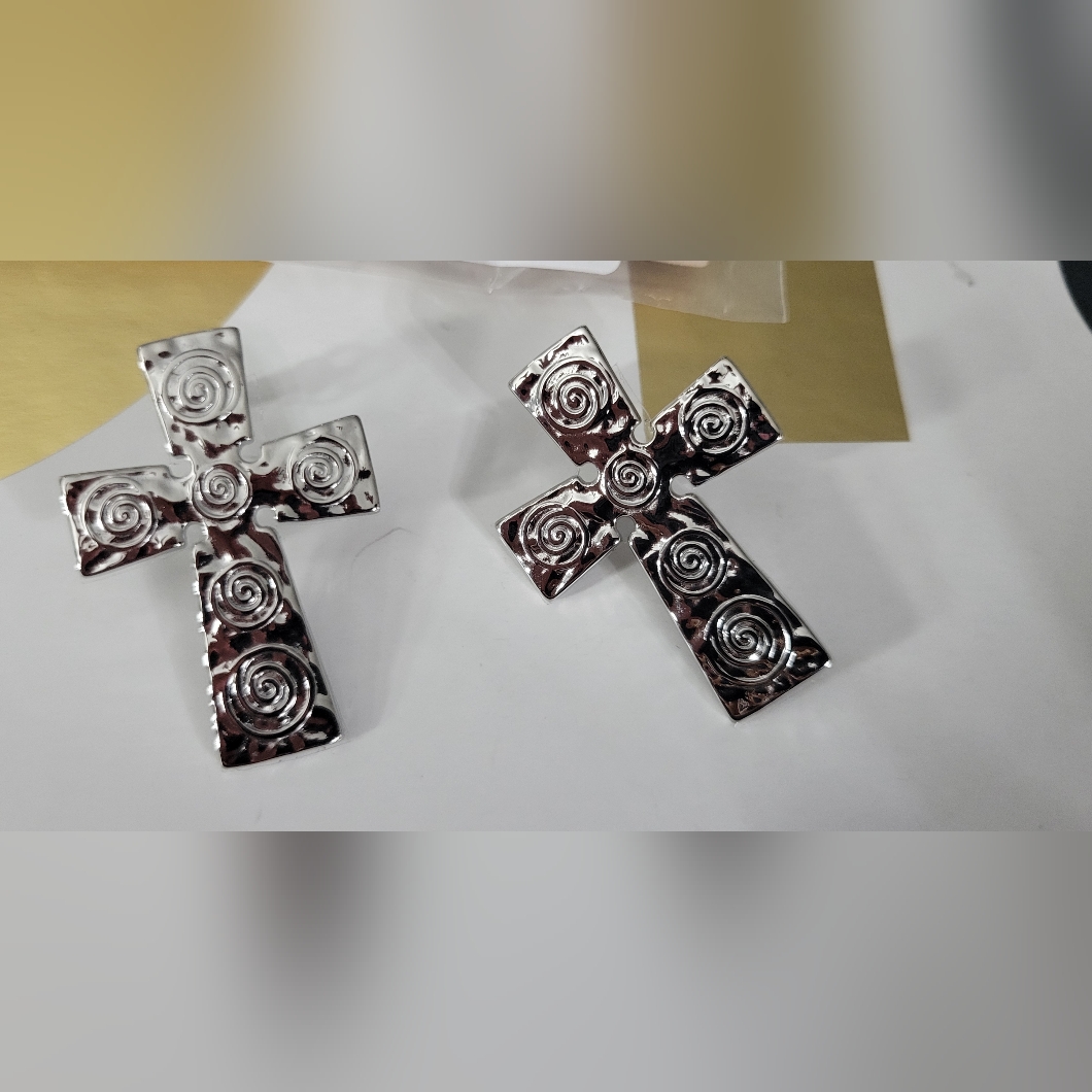 Silver Swirl Cross Pendant 20$